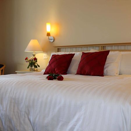 Rum Runner Inn Луненберг Экстерьер фото