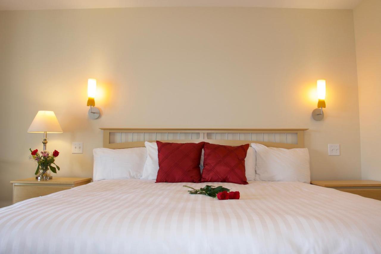 Rum Runner Inn Луненберг Экстерьер фото
